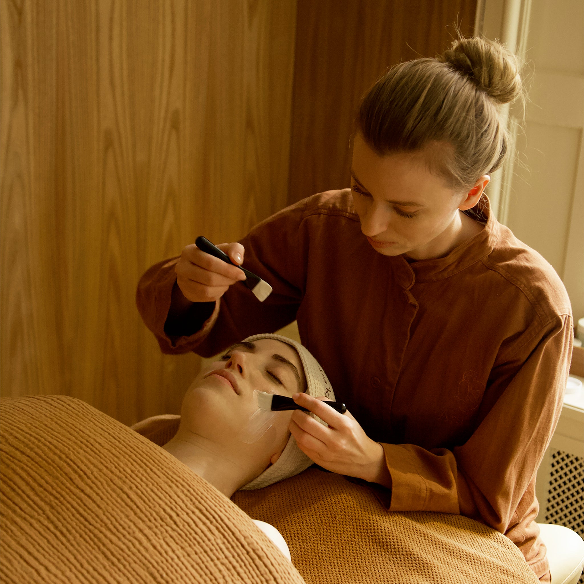 Express Facial with LED add - on 55 mins. - Ara'kai Beauty Copenhagen