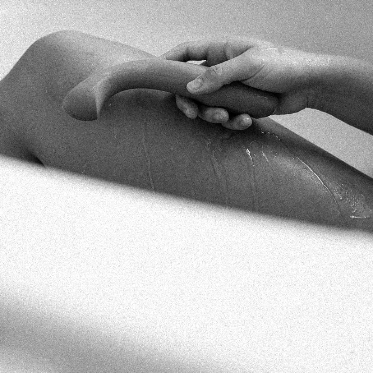 Dame Arc Plum Vibrator