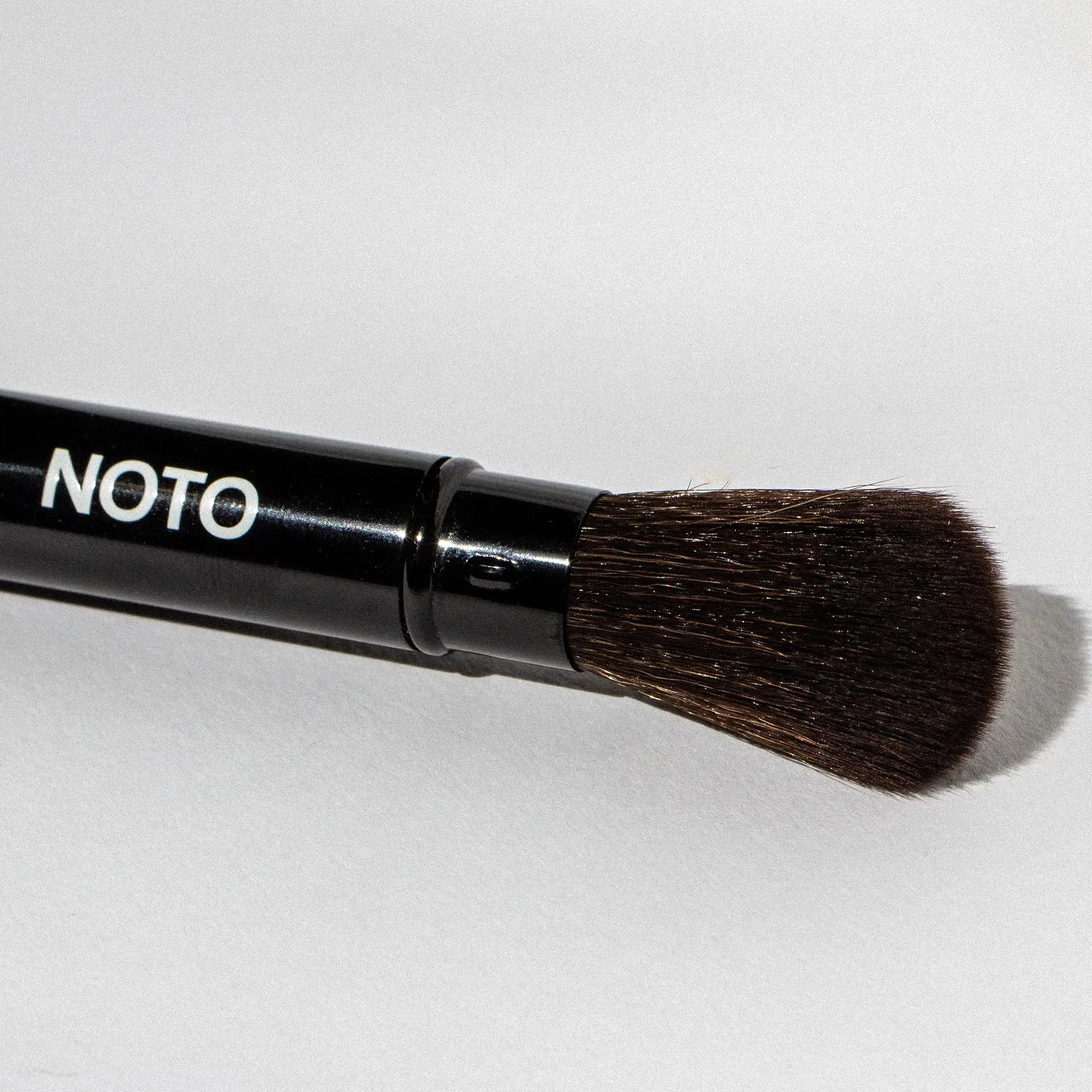 noto lip and cheek duo brush detail